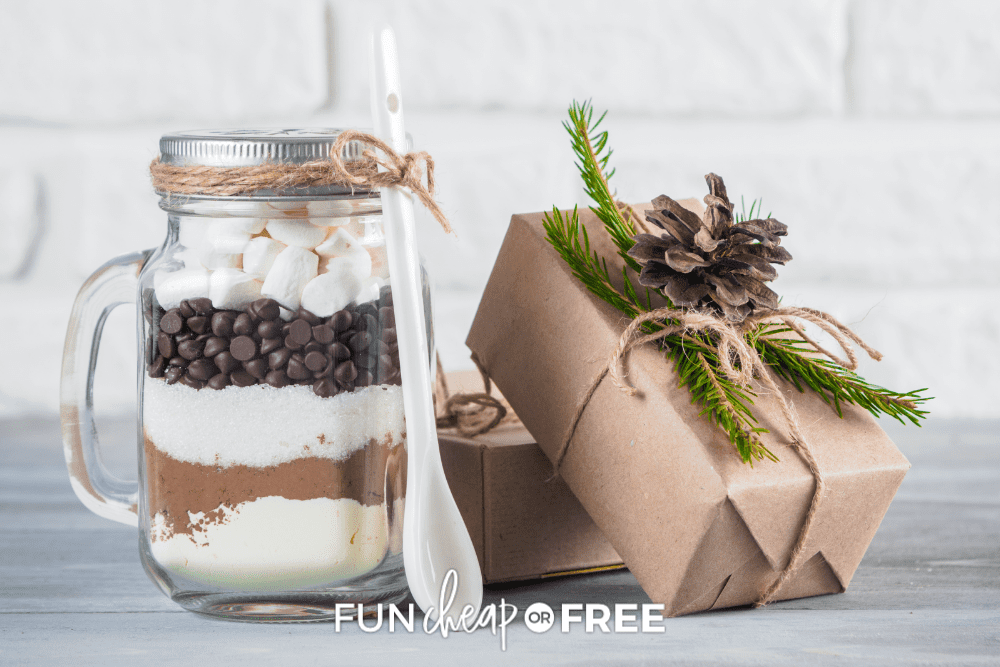 34 Fun & Easy Homemade Christmas Gift Ideas